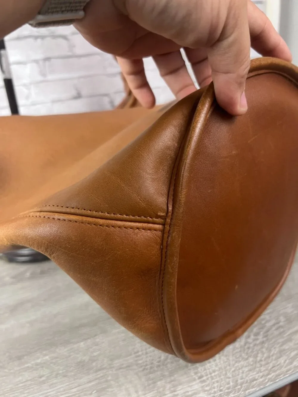 Old Coach XL 9085 Vintage British Tan  Leather Feed Sac Duffel Bag
